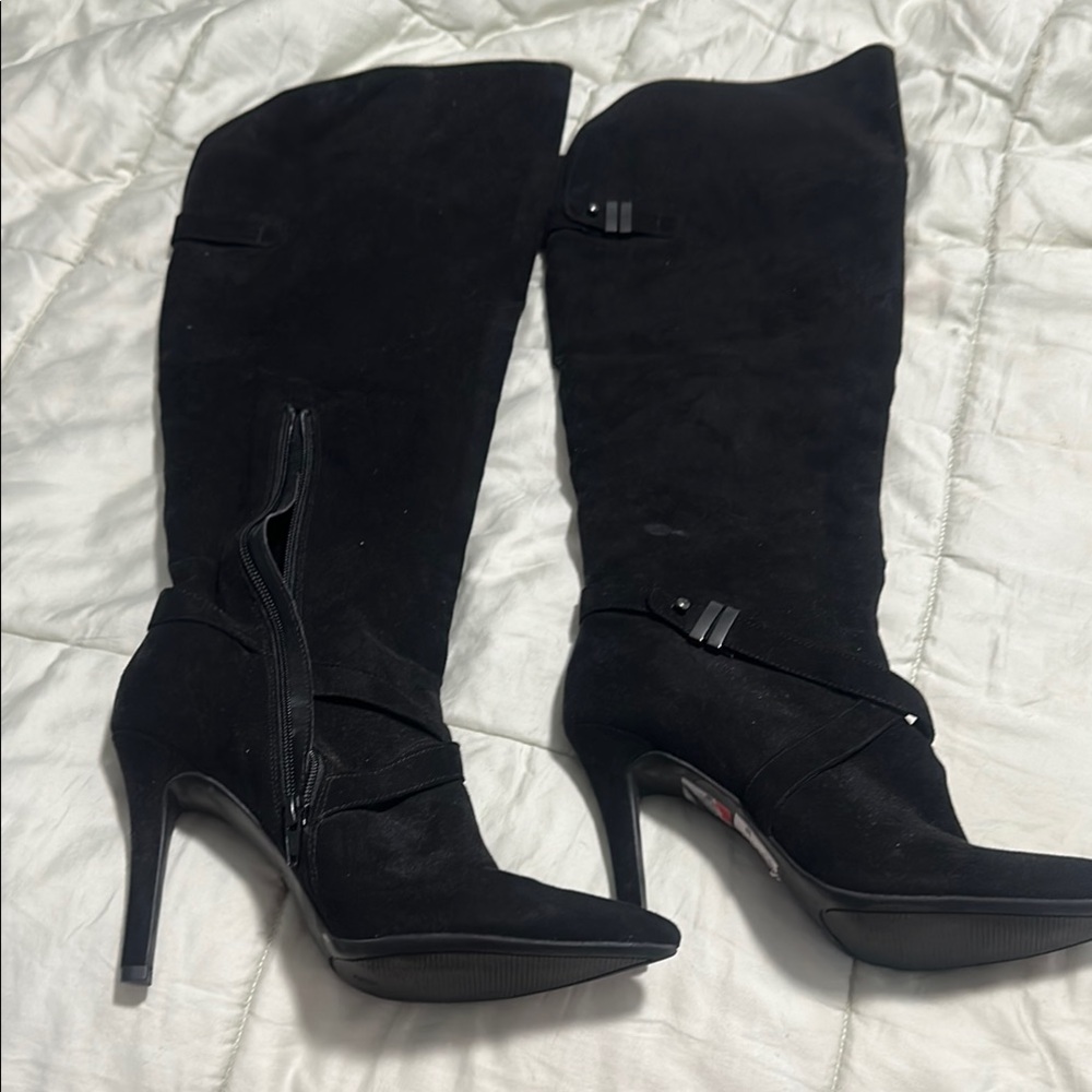 Elegant Black Knee-High Women's Boots